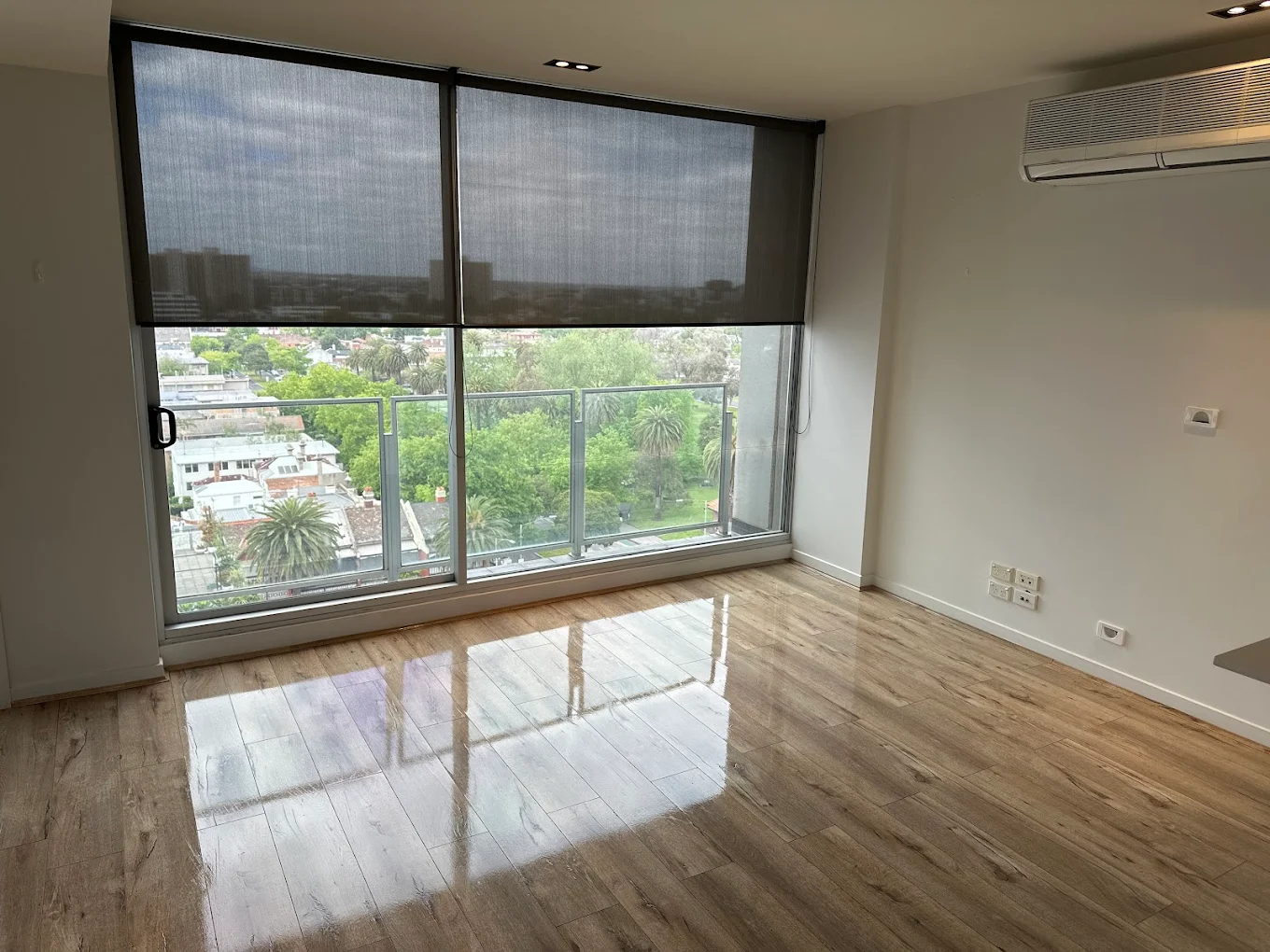 Living area window clean - House Bond Cleaning – Acacia Ridge, Coopers Plains, Archerfield and Salisbury by Prestine Bond Cleaning